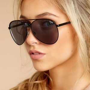 Quay Vivienne black smoke glasses